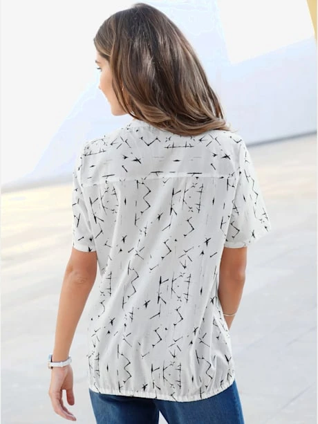 Chemisier Femme Tendance Col Tunisien Manches Courtes Motif Graphique 2 Chemisier Femme Tendance Col Tunisien Manches Courtes Motif Graphique – Image 2